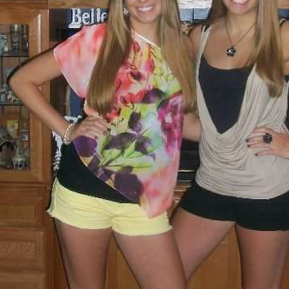 Off the shoulder shirt - Picture 3 of 3